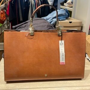 Saddle leather tote bag with handles and strap